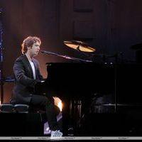 Josh Groban performs at the Bank Atlantic Center | Picture 111508